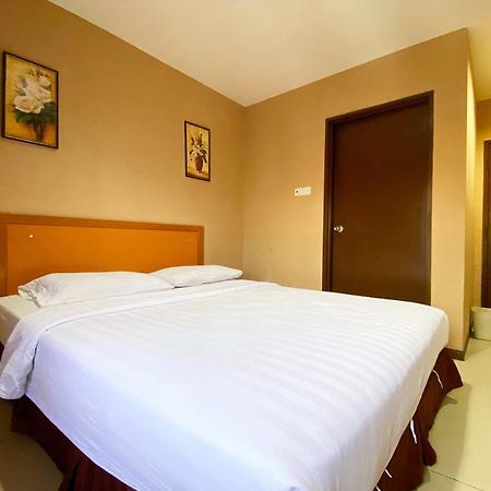 OYO 90108 Hotel Kaya Kota Kinabalu Bagian luar foto