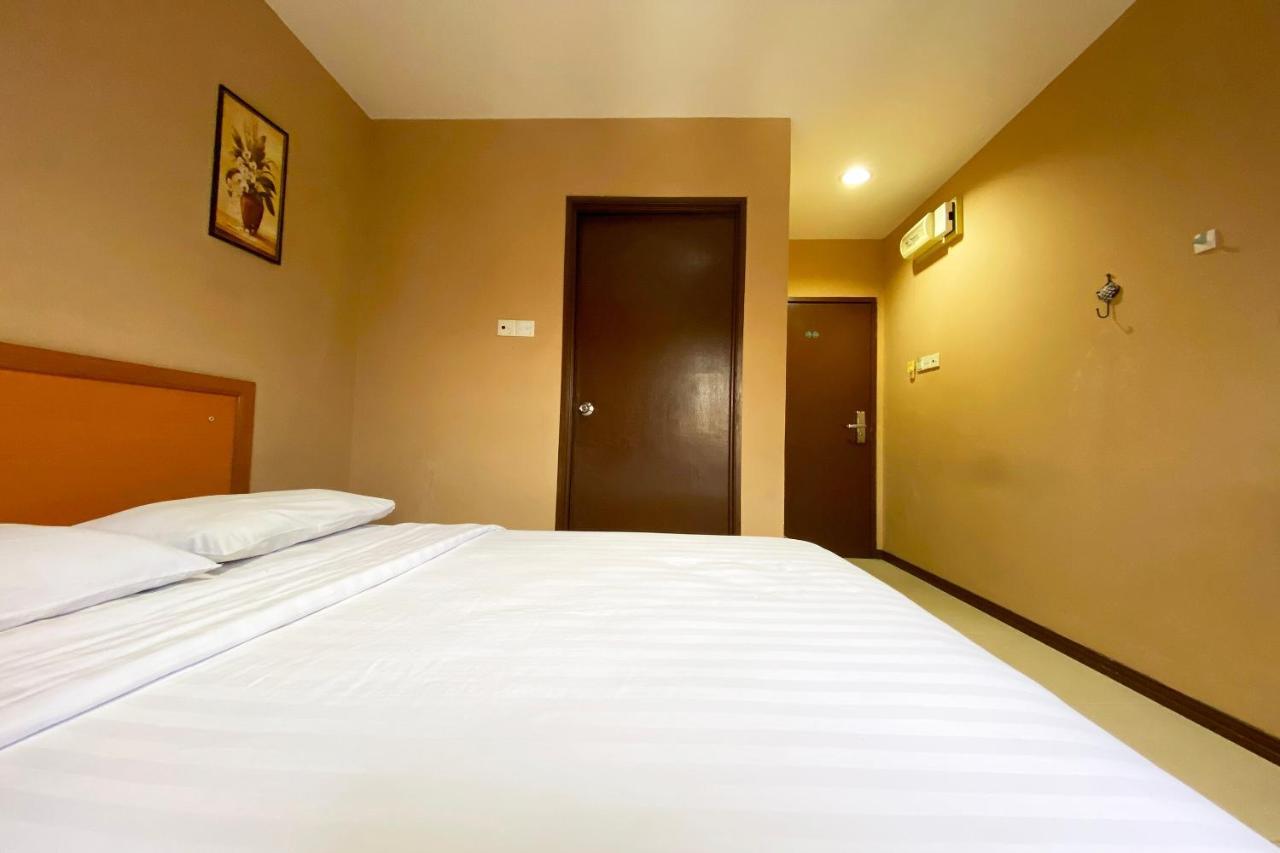 OYO 90108 Hotel Kaya Kota Kinabalu Bagian luar foto