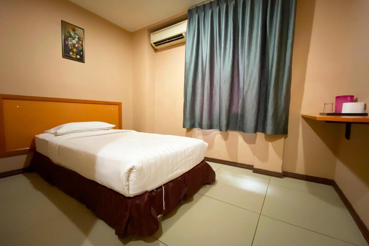 OYO 90108 Hotel Kaya Kota Kinabalu Bagian luar foto
