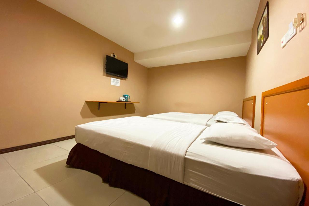 OYO 90108 Hotel Kaya Kota Kinabalu Bagian luar foto