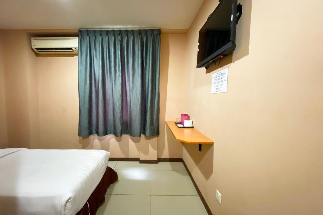 OYO 90108 Hotel Kaya Kota Kinabalu Bagian luar foto