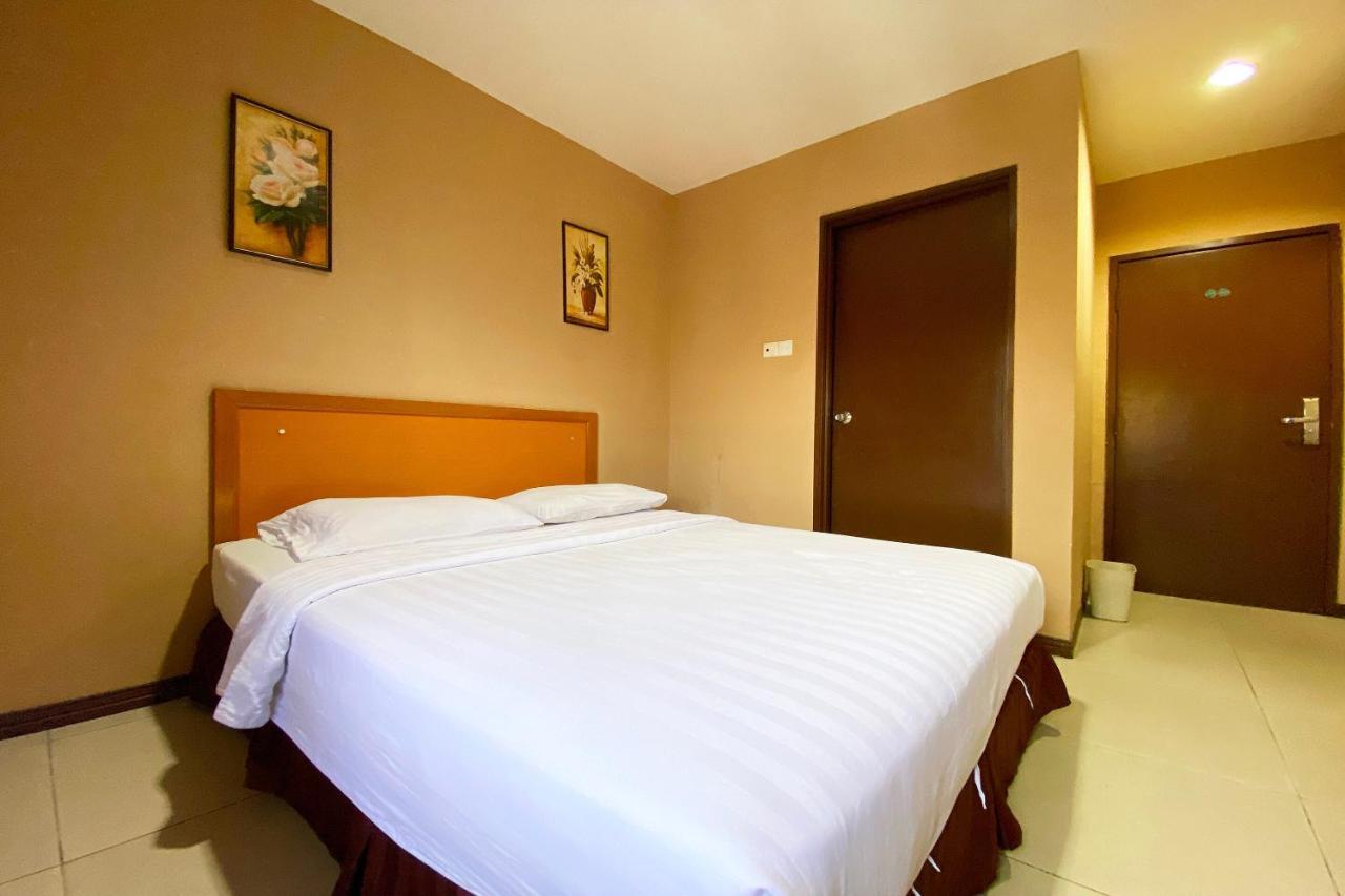 OYO 90108 Hotel Kaya Kota Kinabalu Bagian luar foto