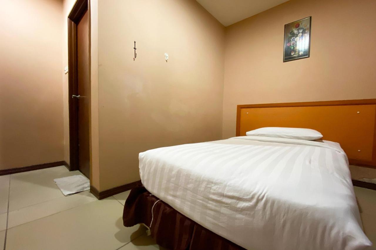 OYO 90108 Hotel Kaya Kota Kinabalu Bagian luar foto